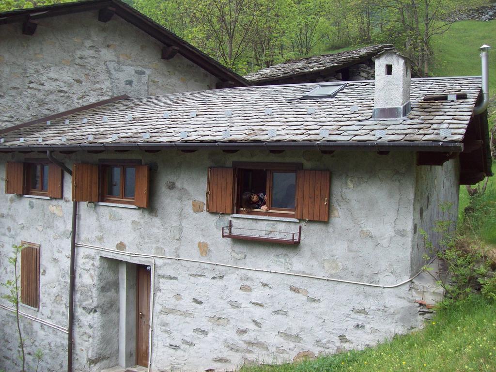 Appartamentino Nel Bosco Sondrio Exterior photo